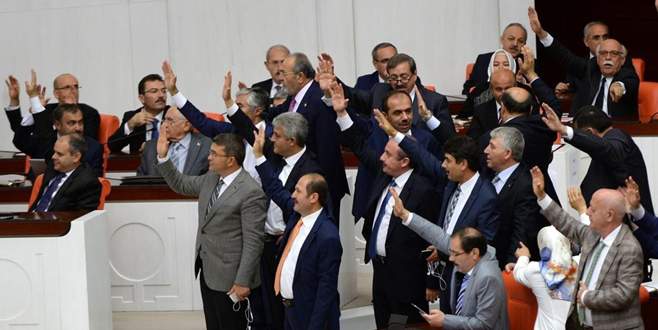 Meclis’te yemin krizi! Bağımsız bakanlar yemin etti!