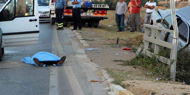 Köpeğe çarpmamak için canından oldu