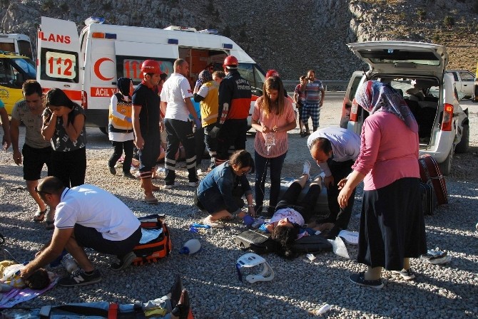 Akseki-seydişehir Yolunda Kaza: 2 Ölü, 4 Yaralı