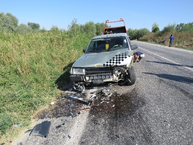 Beyşehir’de İki Otomobil Çarpıştı: İki Yaralı