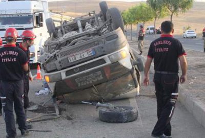 Tarım işçilerini taşıyan minibüs devrildi: 14 yaralı