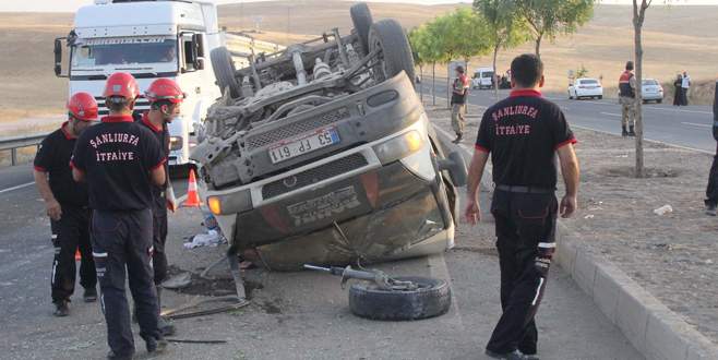 Tarım işçilerini taşıyan minibüs devrildi: 14 yaralı
