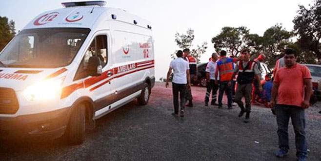 Minibüs uçuruma yuvarlandı: 4 ölü, 14 yaralı