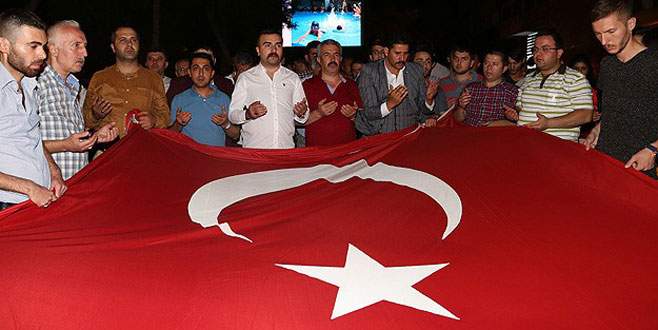 Türkiye ‘teröre tepki’ için sokaklara döküldü
