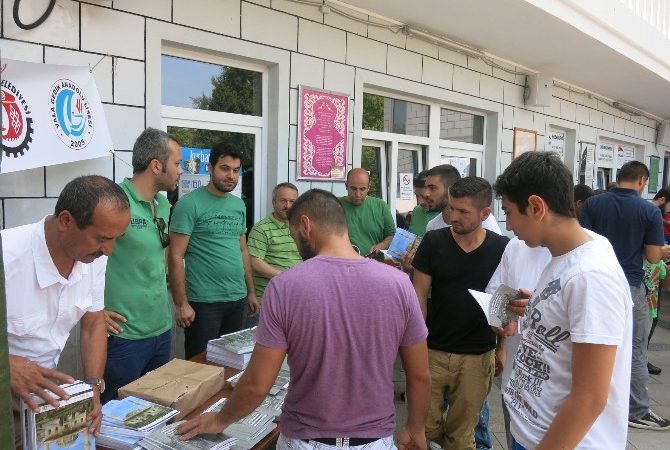 Almanya’nın Berlin kentinde bulunan Türk Şehitliği’nin tanıtımı için Uşak’tan kitap