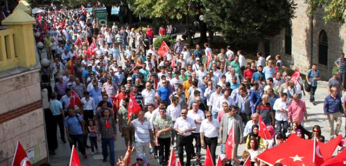 Bursa şehitler için ayakta