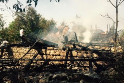 Karabük’te Ahşap Ev Kül Oldu