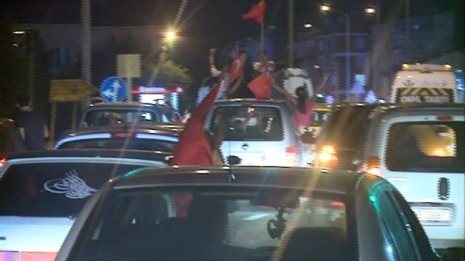 Şehit Evine 300 Araçlık Taziye Konvoyu