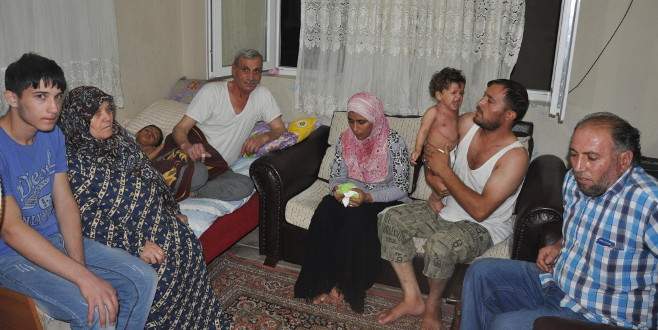 IŞİD’in bombasıyla yaralanan Suriyeli aile yardım bekliyor