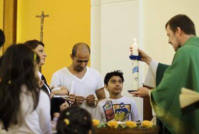 Sığınmak için din değiştiriyorlar