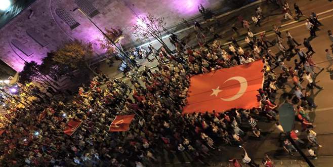 Bursa’da 10 bin kişiyle teröre lanet