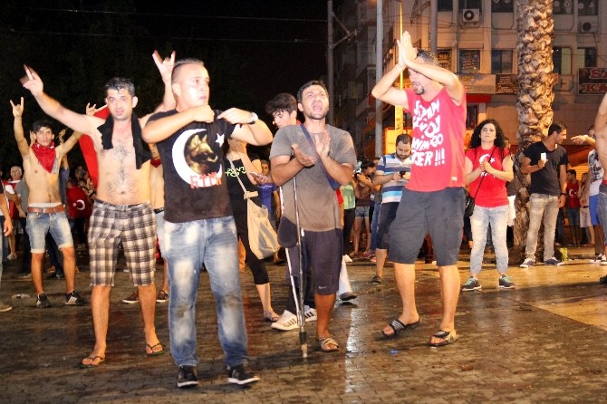 HDP Binasına Girmek İsteyenlere Polis Müdahalesi HDP Binasına Girmek İsteyenlere Polis Müdahalesi