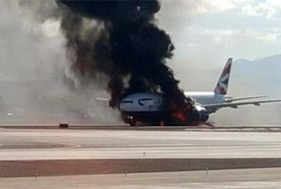 Motoru alev alan uçak alevler içinde kaldı