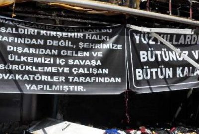 İşyeri yakılan Kürt esnaftan anlamlı pankart