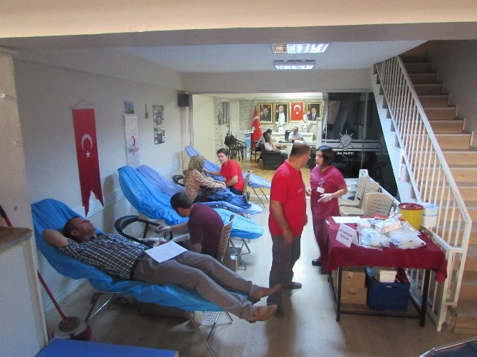 AK Parti Akhisar Teşkilatından 126 Ünite Kan Bağışı
