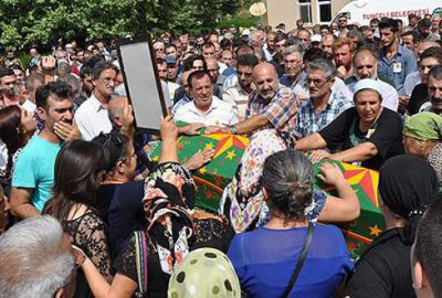 HDP’li vekiller terörist cenazesine katıldı