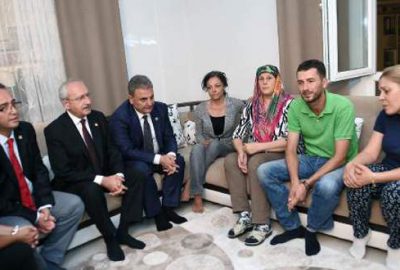 Kemal Kılıçdaroğlu şehit evini ziyaret etti