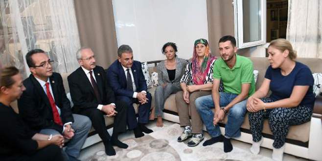 Kemal Kılıçdaroğlu şehit evini ziyaret etti