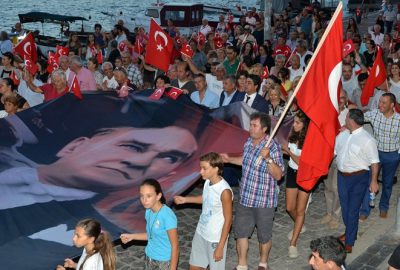 Foçalılar, Kurtuluş Günü Ve Şehitler İçin Yürüdü