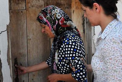 Annesinin ağladığı için yere fırlattığı çocuk öldü