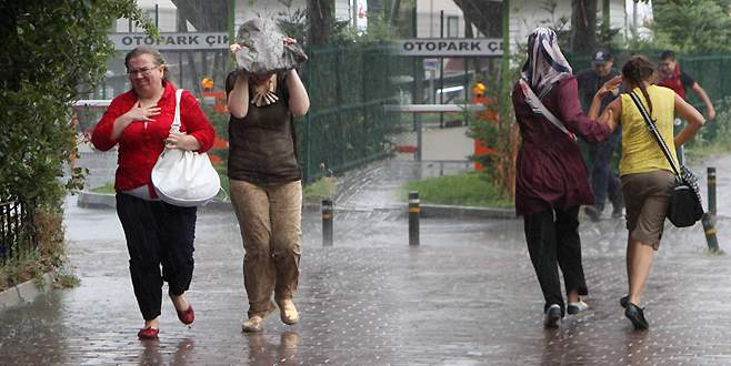 Bursa yağmura hazırlıksız yakalandı