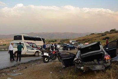 15 araç birbirine girdi: 8 yaralı