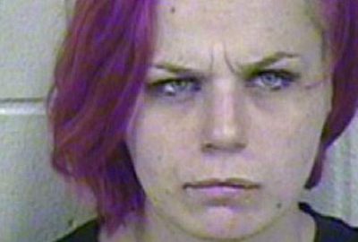 Çocuklarıyla mağarada yaşıyor!