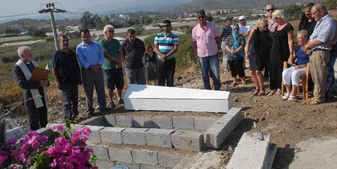 Vasiyeti üzerine son yolculuğuna türküyle uğurlandı