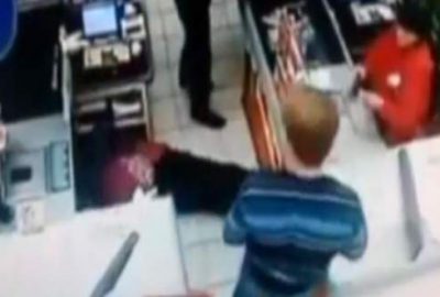 Yaşlı kadını bayıltan yumruk