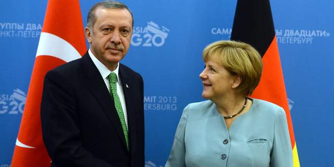 Almanya yıl sonuna kadar 800 bin mülteci alacak