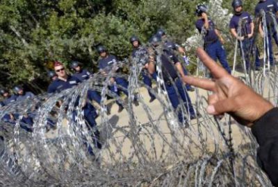 Sınıra tel örgü çekmeye başladı