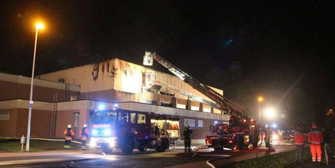 Mülteci barınağı kundaklandı