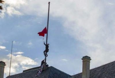 Başkanılık Sarayı’na ‘kırmızı don’ çekildi