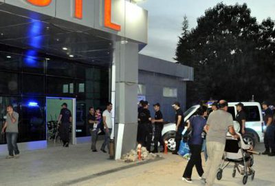 ‘Emniyet Amiri’nin aracını taradılar: 2 polis yaralı