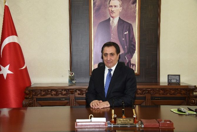 Şanlıurfa Valisi İzzettin Küçük’ün Kurban Bayramı Mesajı Şanlıurfa Valisi İzzettin Küçük, bir mesaj yayımlayarak kurban bayramını kutladı.