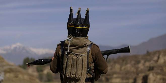 Zırhlı araca roketli saldırı: 3’ü polis 4 yaralı