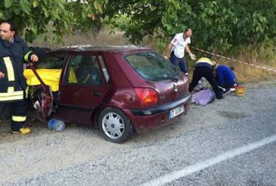 Otomobil ağaca çarptı: 4 ölü, 4 yaralı