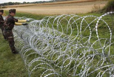 Macaristan tel örgüyü söktü