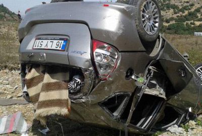 Oğlunu okula götürürken kaza yaptı