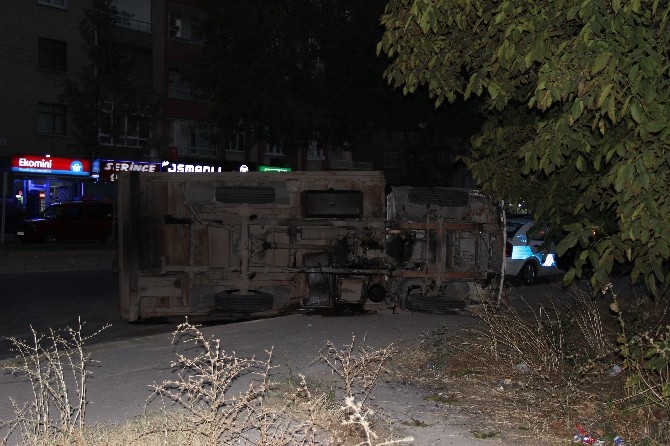 Kamyonet Devrildi: 1 Yaralı Kamyonet Devrildi: 1 Yaralı