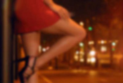 Tavuk budu karşılığı fuhuş!