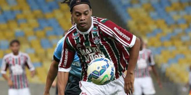 Ronaldinho resmen kulüpsüz!