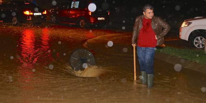 Sakarya’da dereler taştı, mahalleler sular altında kaldı!