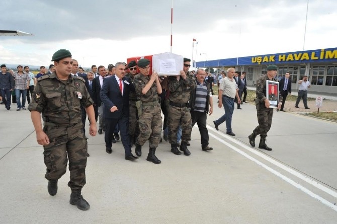 Kütahya Valisi Şerif Yılmaz, Şehit Polis Nedim Erbay’ın Cenaze Karşılama Törenine Katıldı