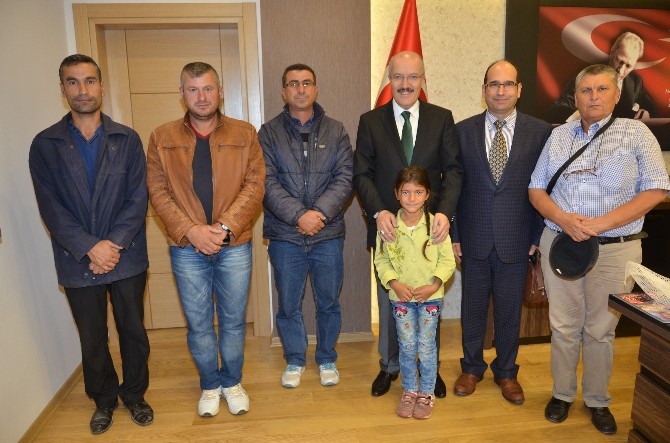 Başkan Öğrencilerin Yol Sorunu Çözdü