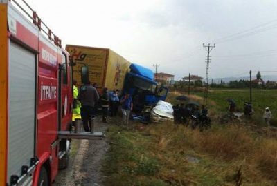 Otomobil, TIR’la çarpıştı! Aynı aileden 4 kişi öldü!