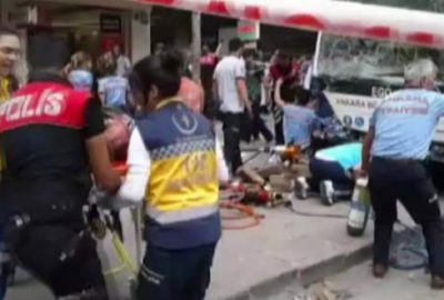 Otobüs durağa daldı: 12 ölü!