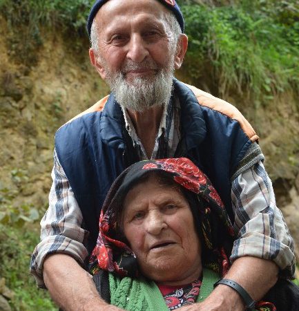 Trabzon’un Sürmene ilçesinde yaşayan 86 yaşındaki İdris Sarısoy, 16 senedir