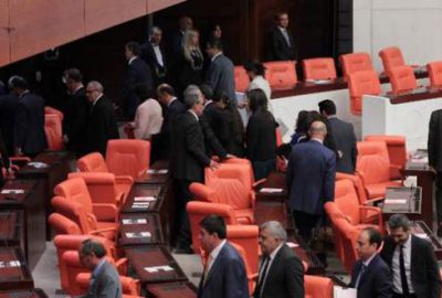 HDP’li milletvekileri salonu terk etti