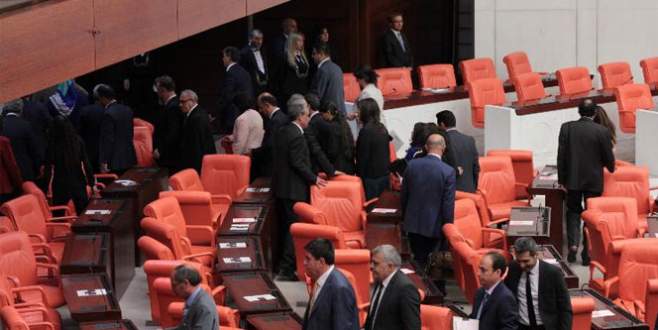 HDP’li milletvekileri salonu terk etti